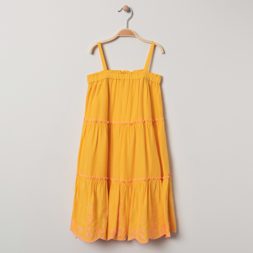 Robe à fines bretelles finition brodée 