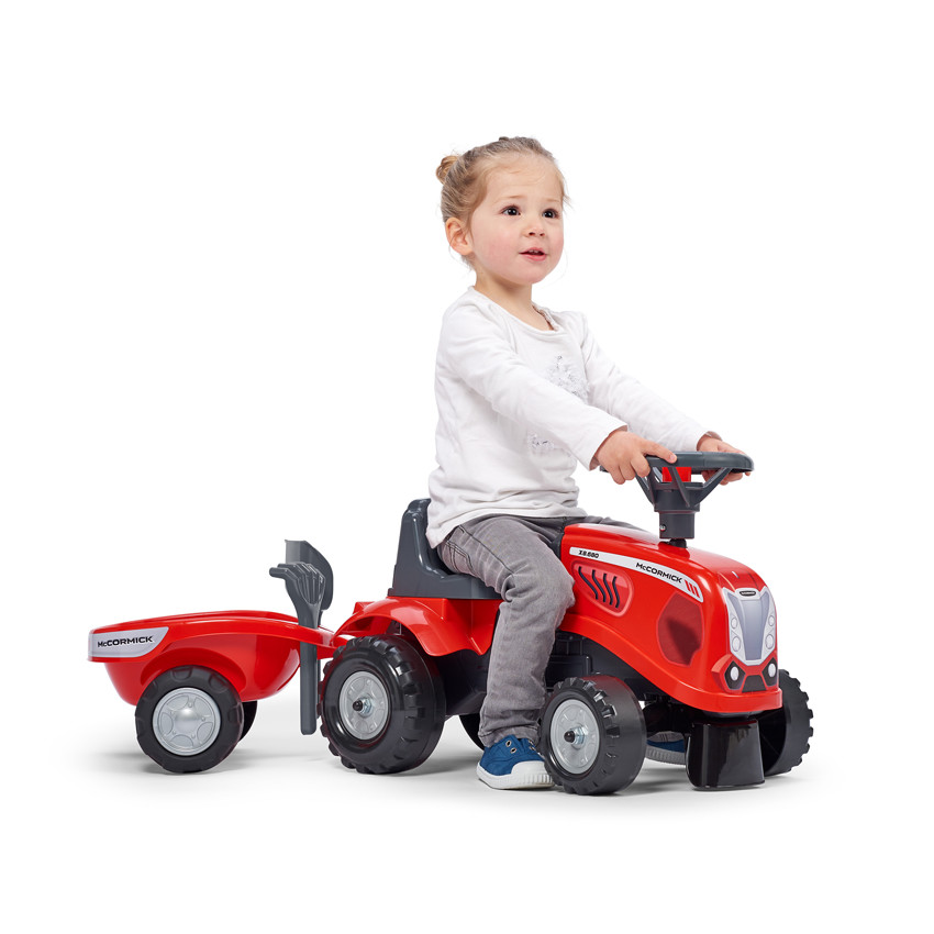 Tracteur Mc Cormick avec remorque  