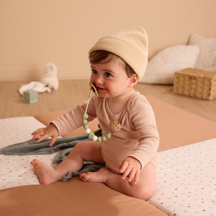 Attache-sucette en bois et silicone vert 