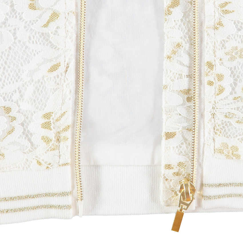 Blouson en dentelle doublé avec touches de doré 
