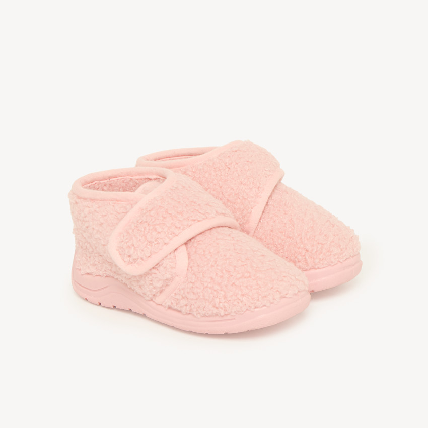 Chaussons bottillons bébé fille en moumoute rose 