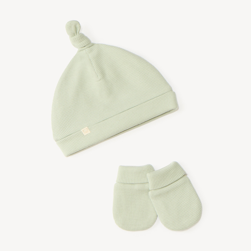 Ensemble bébé garçon bonnet et moufles en maille nid d'abeille