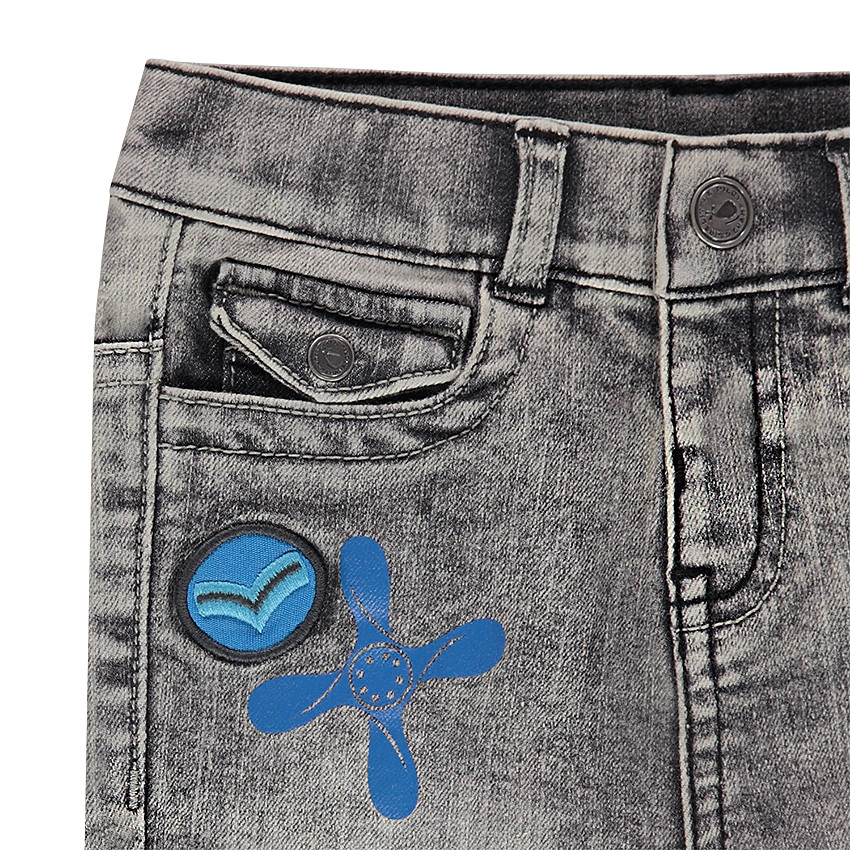 Jeans effet neige used avec badges et prints 