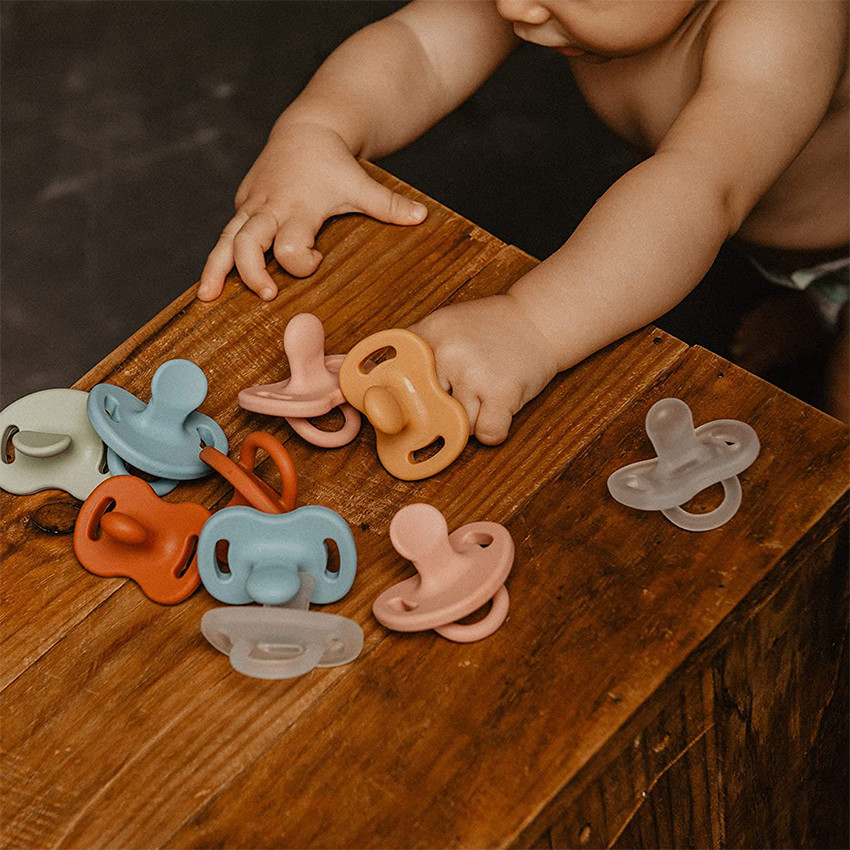 Sucette réversible en silicone Colour Essence 0-6M Bleu 