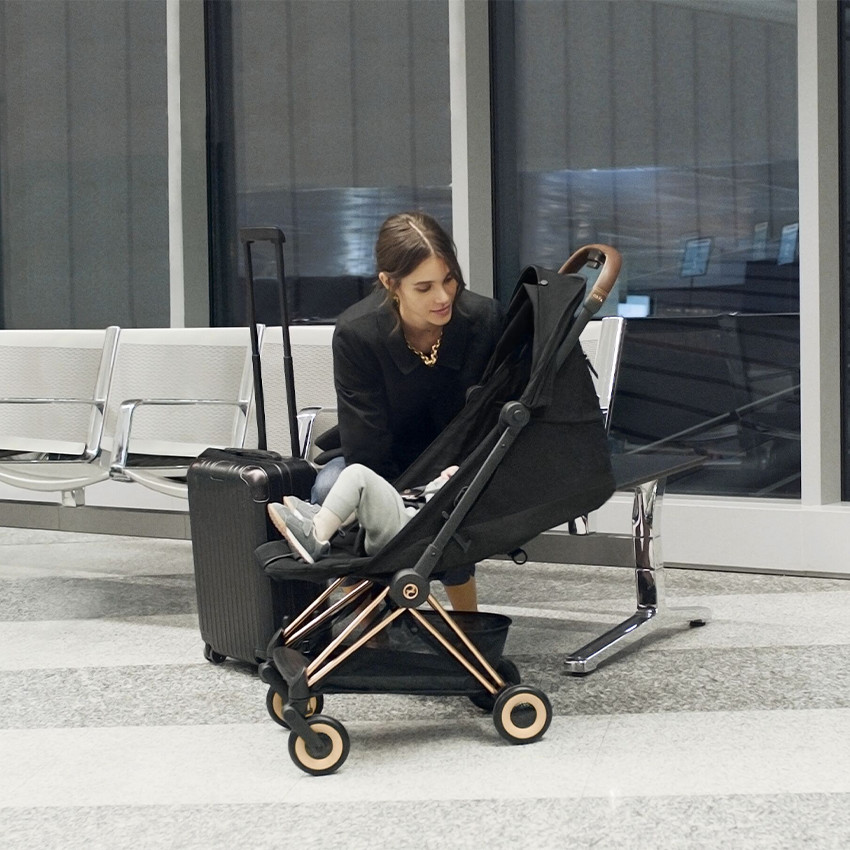 Poussette ultra-compacte Coya matt black/off white 