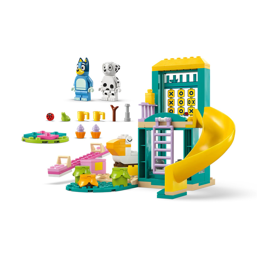 Bluey et Chloé à l'aire de jeux 