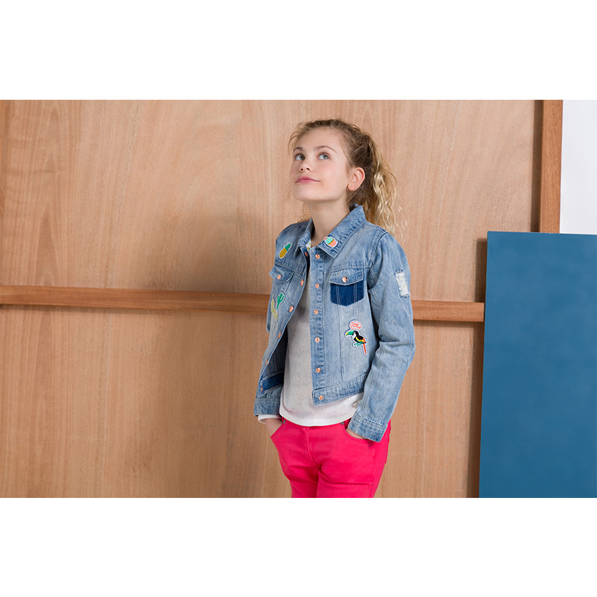 Veste en jeans à badges fantaisie 