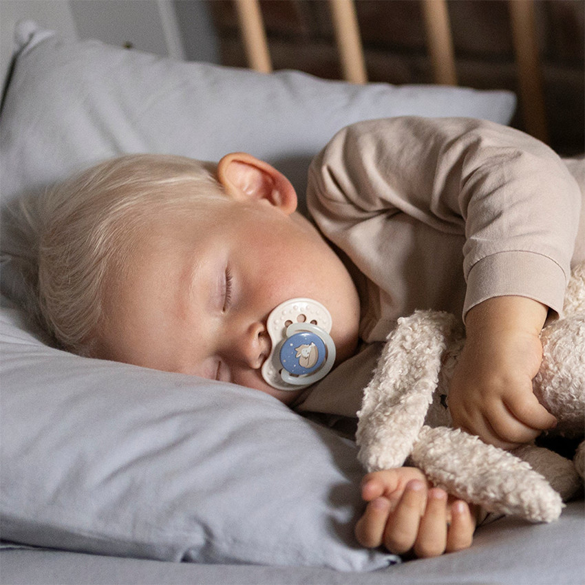 Lot de 2 sucettes silicone Dynamique Jour/Nuit 0/6M Garçon 