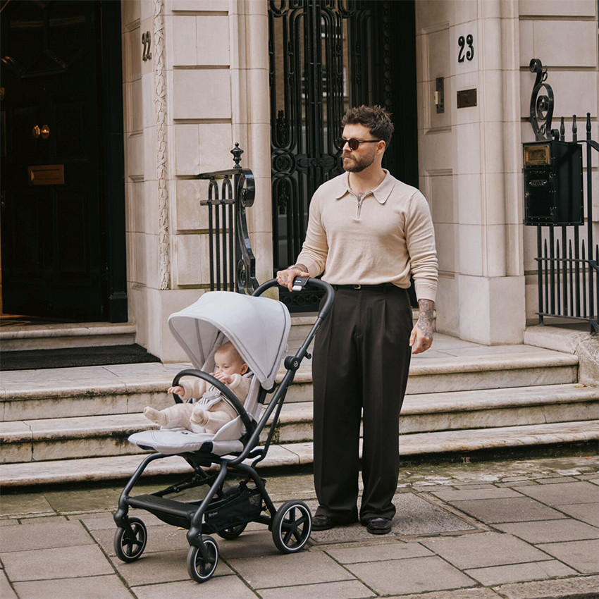 Poussette à siège rotatif Eezy S Twist+ 2 black/fog grey 