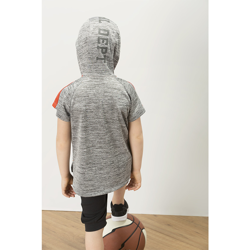 Tee-shirt manches courtes à capuche avec inscription effet mesh sur le devant 