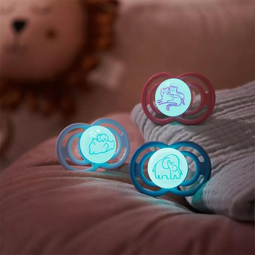 Lot de 2 sucettes silicone Perfect Nuit 18M+ animaux (modèle aléatoire) 