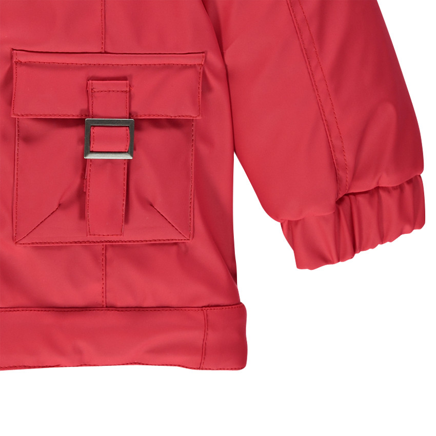 Coupe-vent rouge en gomme doublé jersey avec poches et capuche amovible 