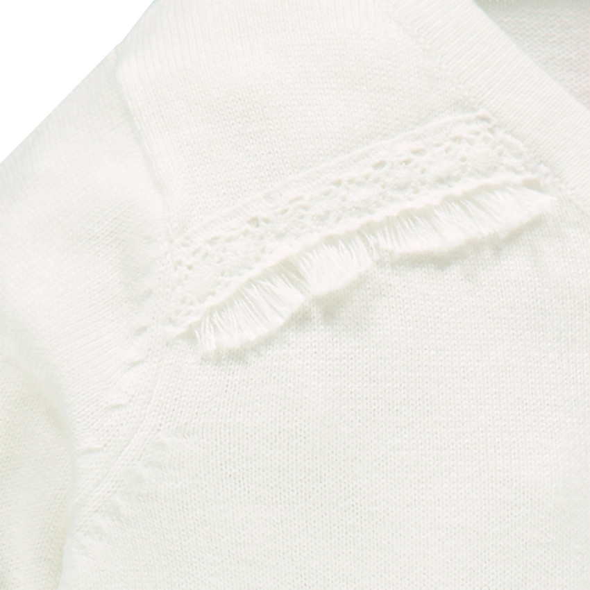 Gilet en tricot fin avec crochet et pompons 