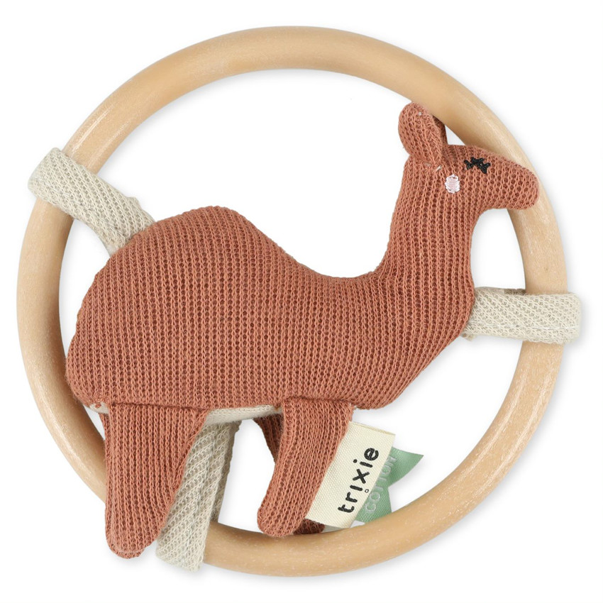 TRIXIE - Hochet chameau en tricot avec anneau en bois - Camel