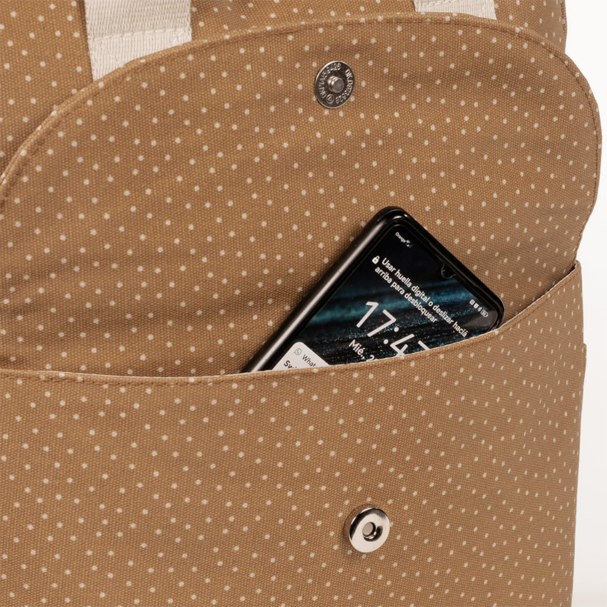 Sac à dos à langer imprimé pois Poppy + tapis cannelle 