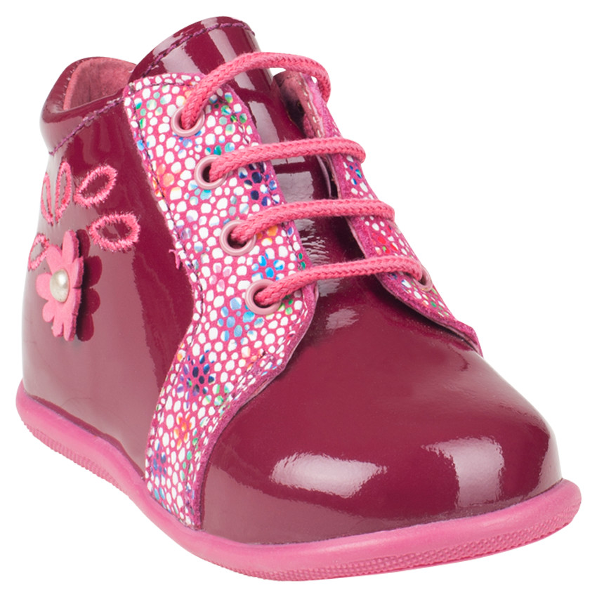 Bottillons en cuir vernis prune avec patch fleur 