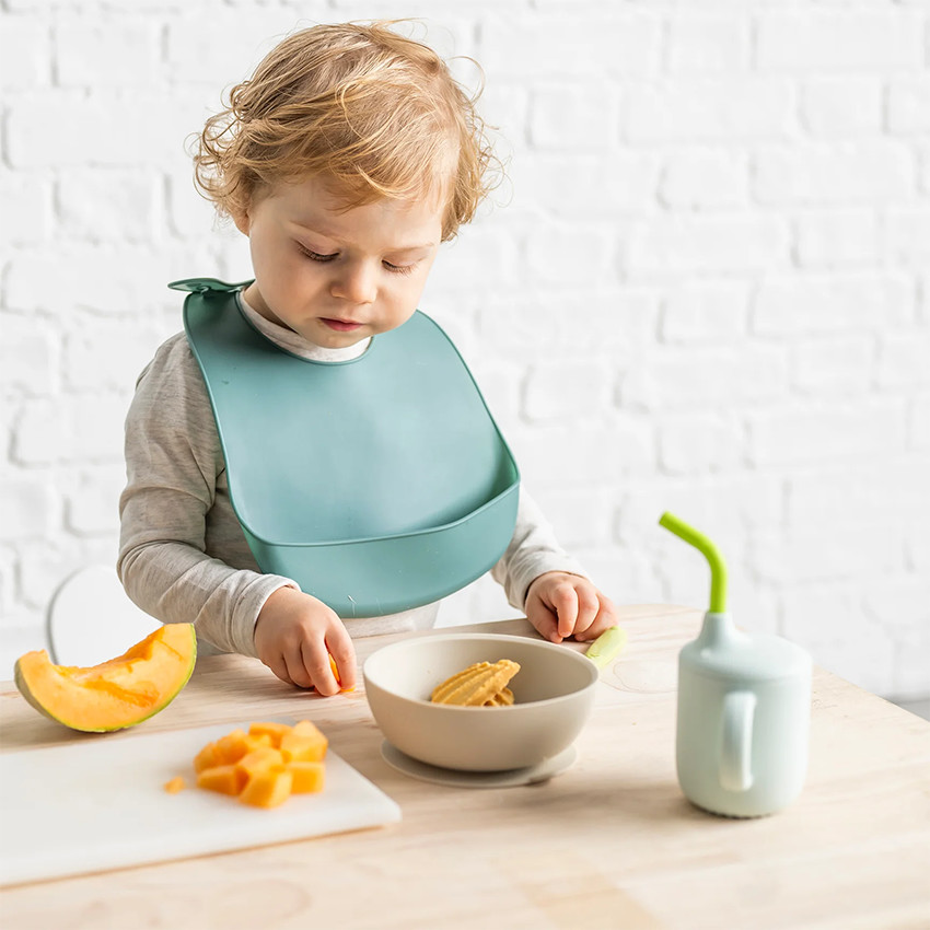Set repas 4 pièces avec bavoir en silicone bleu 