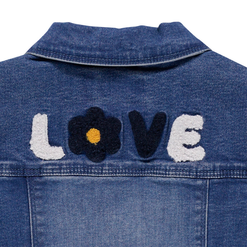 Veste en jean effet used à poche et coeur en sequins 