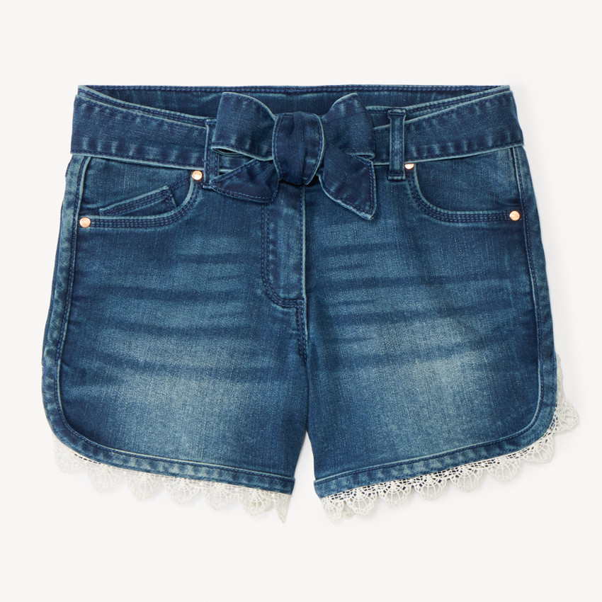 Short en jeans avec ceinture à nouée et détail en dentelles pour fille 