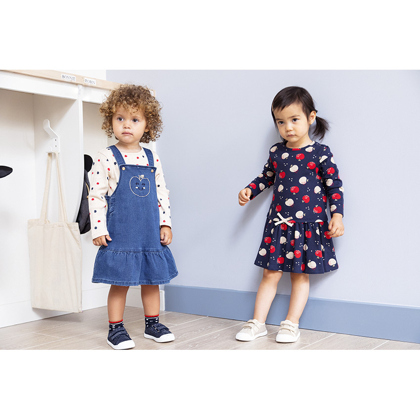 Robe à bretelles en denim avec broderie pomme pour bébé fille 