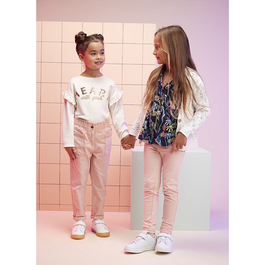 Gilet en tricot ajouré pour fille 