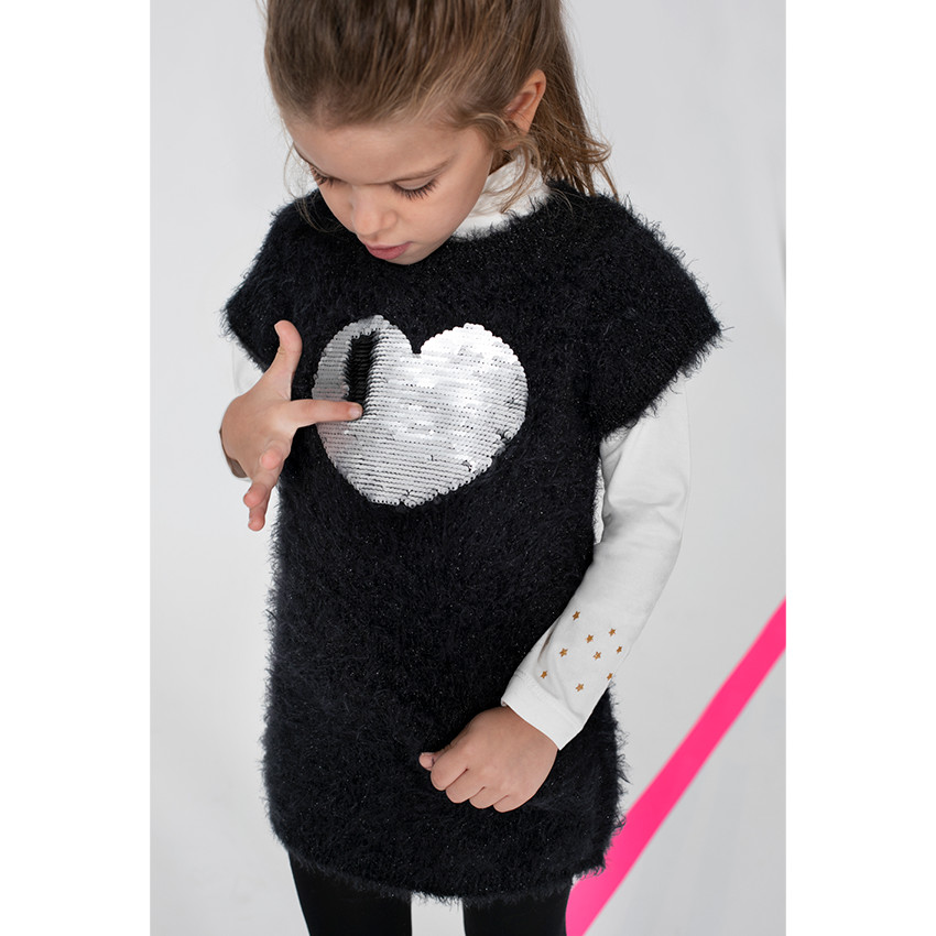 Robe manches courtes en tricot poil avec coeur en sequins magiques 