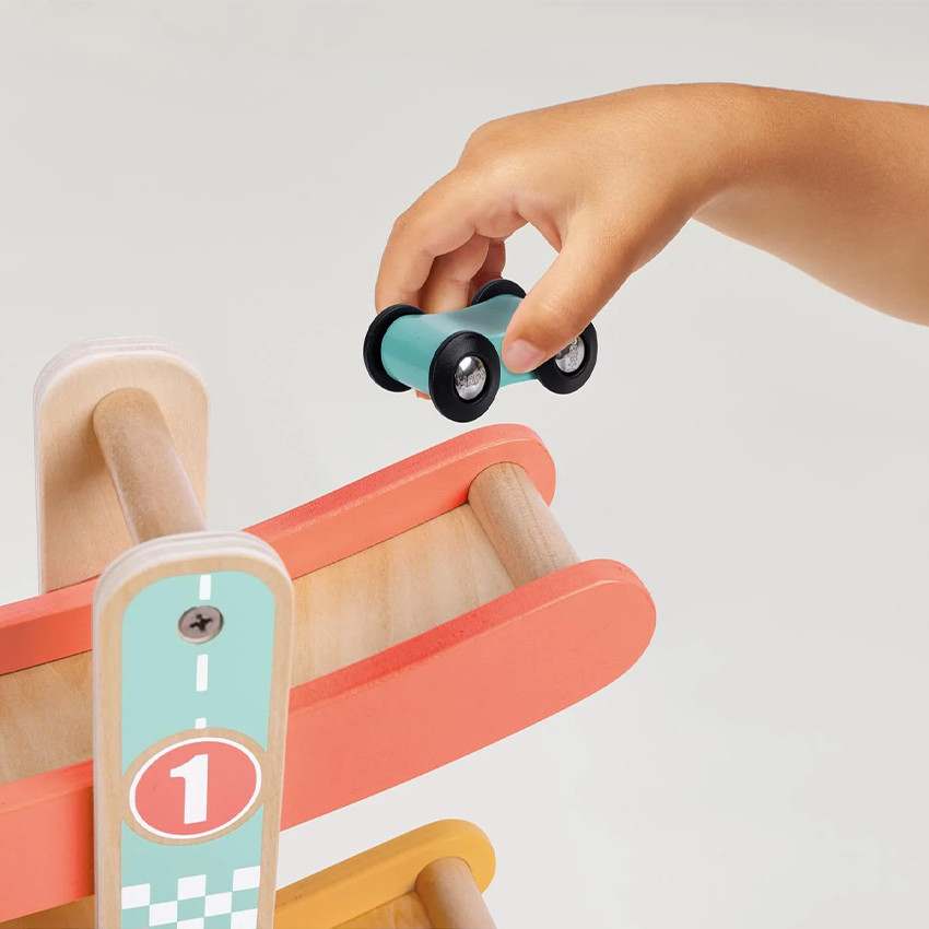 Piste de course et voitures en bois  