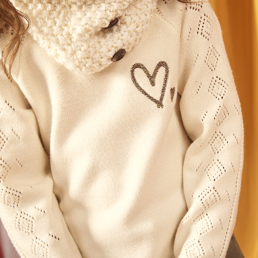 Pull en tricot avec broderie pour fille 