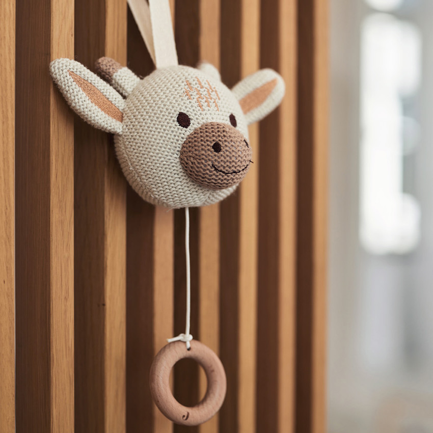 Peluche musicale girafe en tricot 