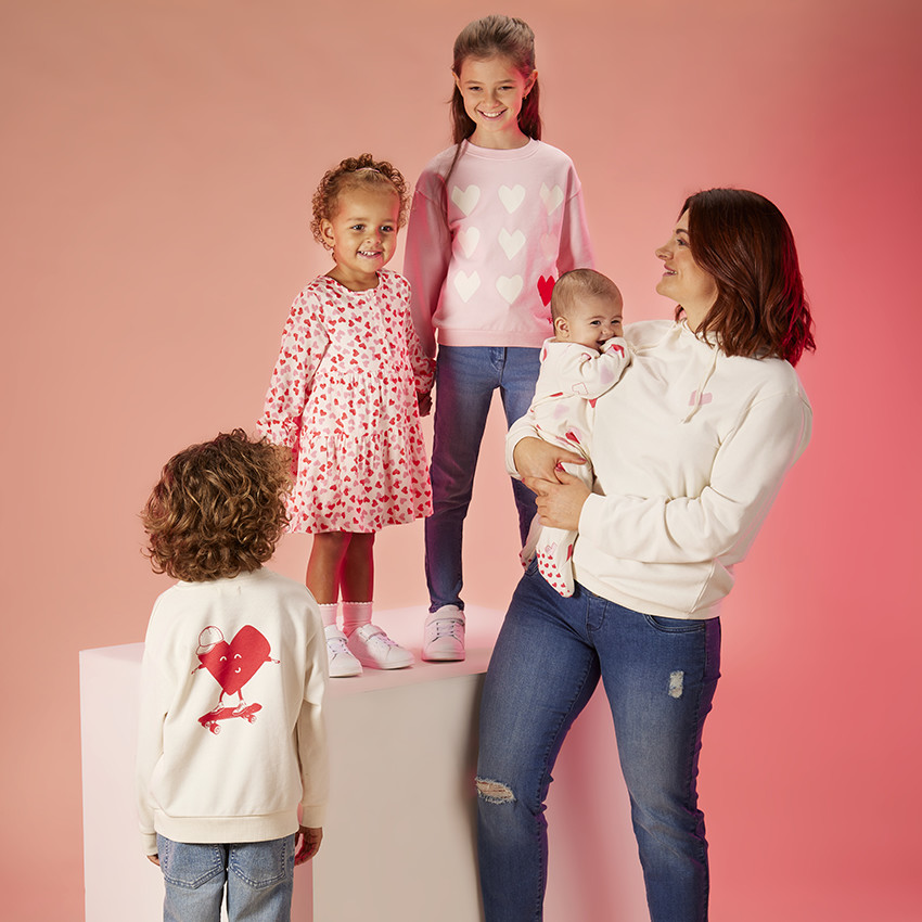 Sweat molleton oversize printé et brodé cœurs pour femme 
