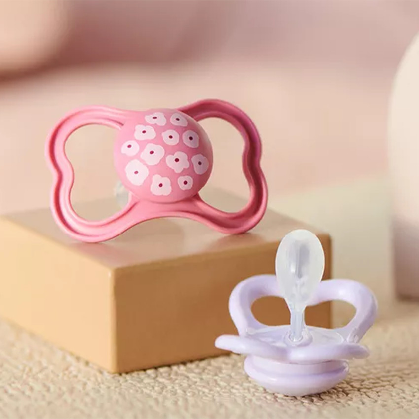 Lot de 2 sucettes silicone Suprême 6M+ (modèle aléatoire) 