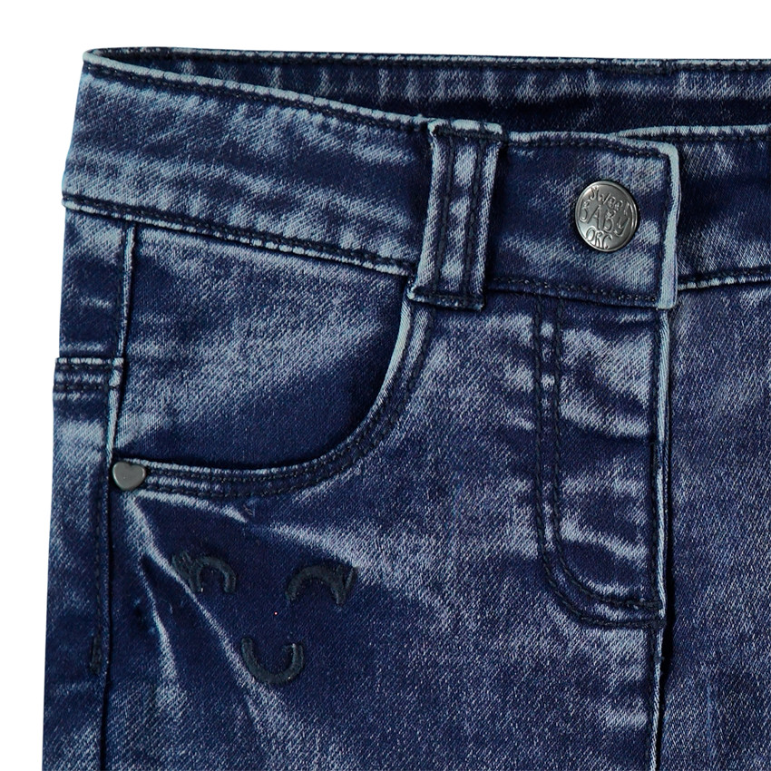 Jean effet used et crinkle avec coeurs printés 