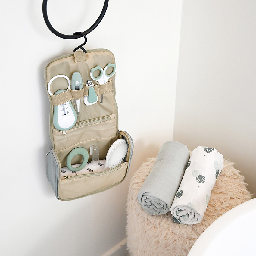 Trousse de toilette avec 10 accessoires vert sauge 