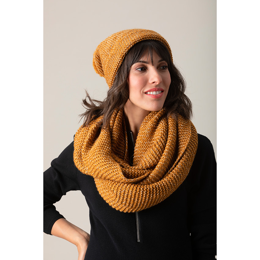 Ensemble avec bonnet et écharpe en maille épaisse mélangée 