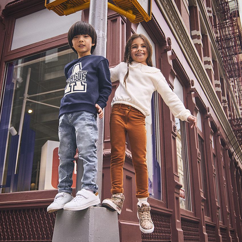 Sweat avec col claudine en broderie anglaise pour fille