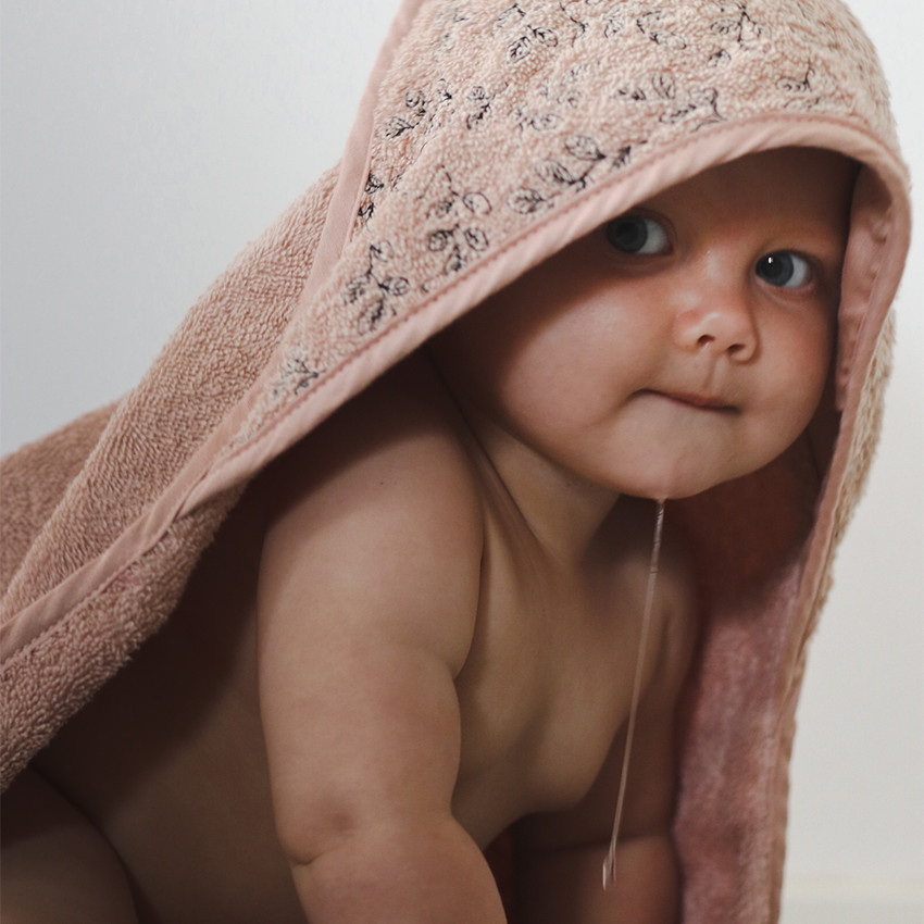 Cape de bain en coton éponge Bio et capuche brodée powder 