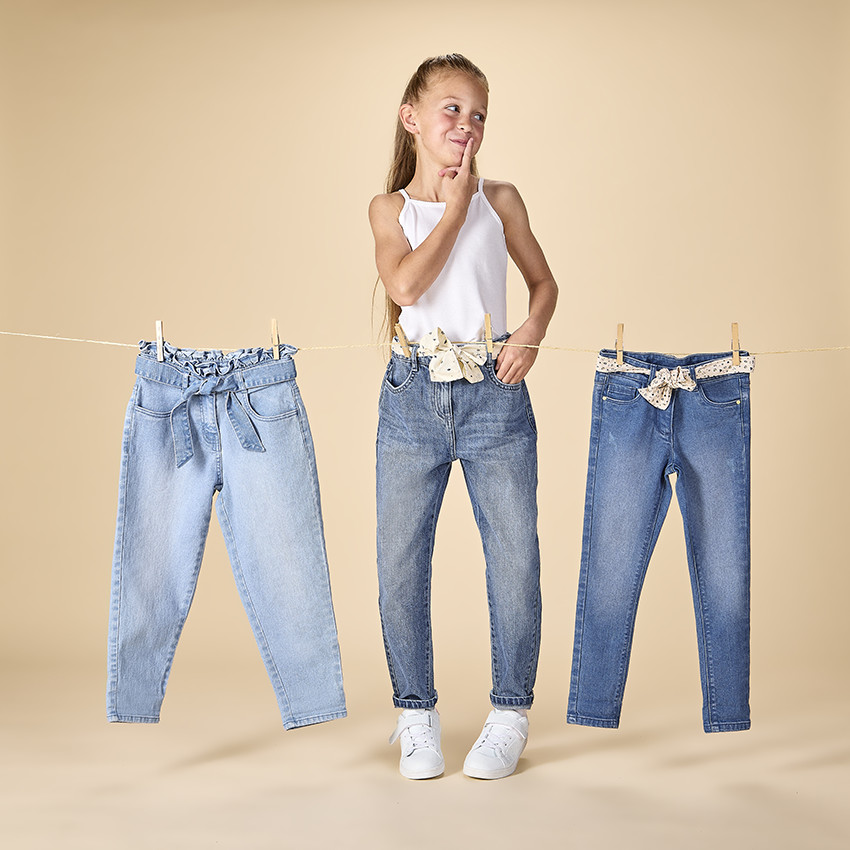 Jean slim en denim avec ceinture foulard fantaisie pour fille 