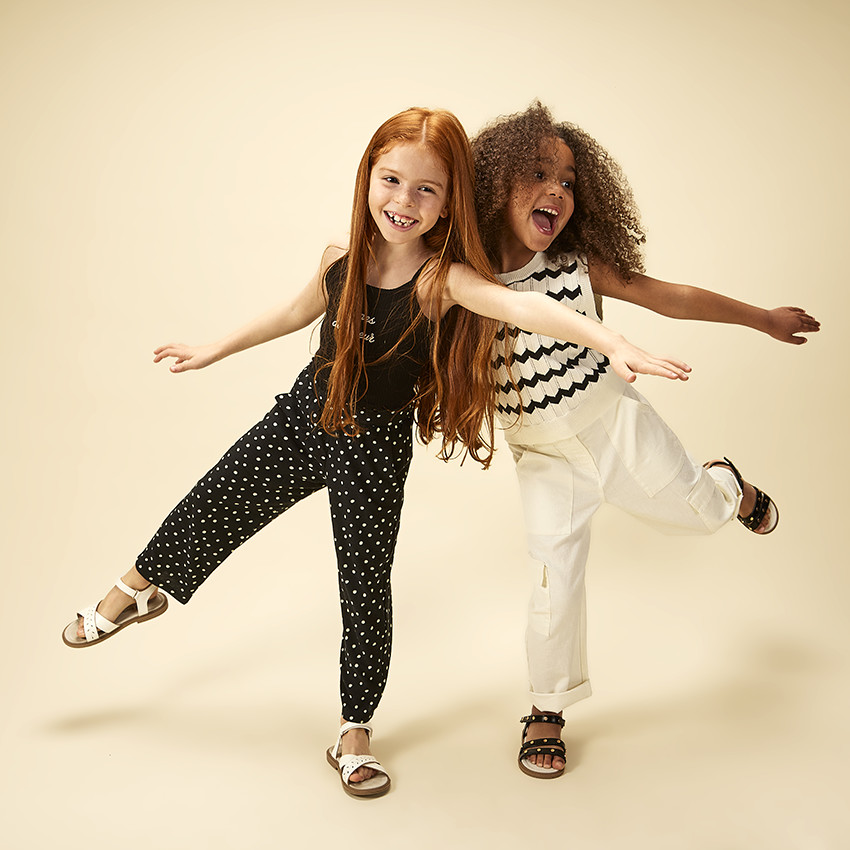 Débardeur court en maille côte avec broderie pour fille  