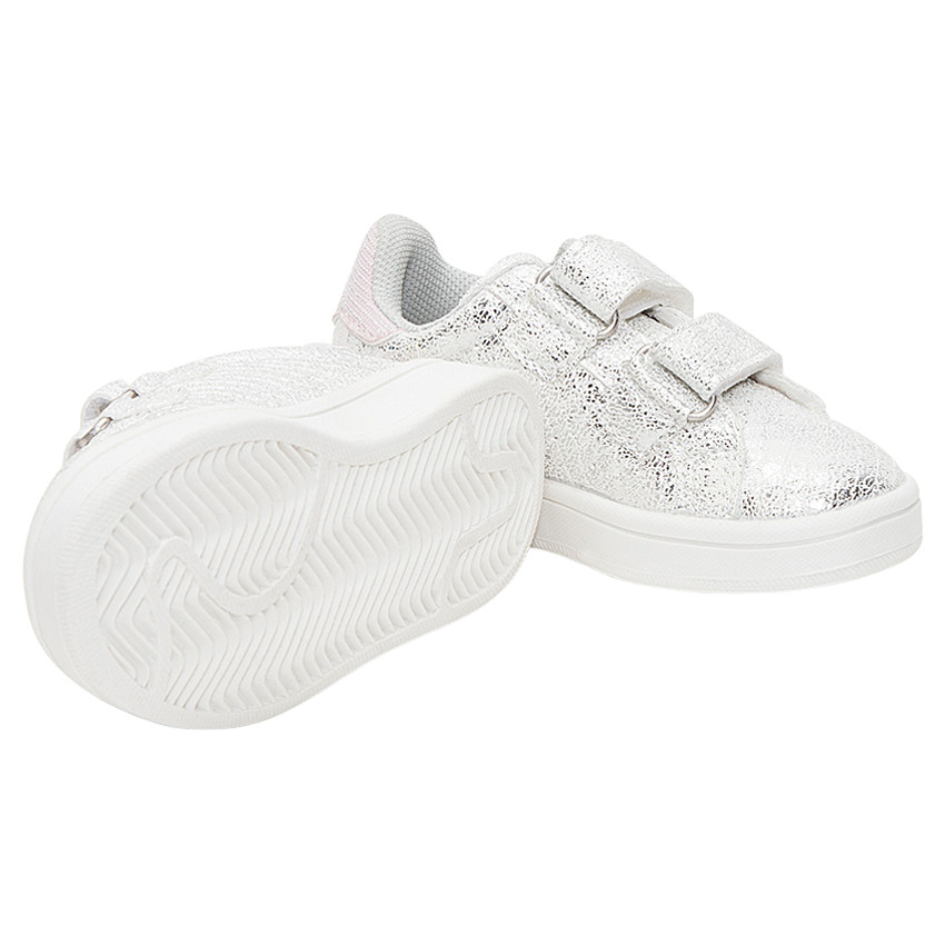 Baskets basses argentées à scratchs du 20 au 23 