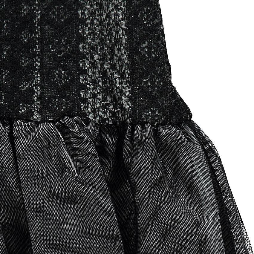 Robe volantée avec motif en dentelle et col Claudine 