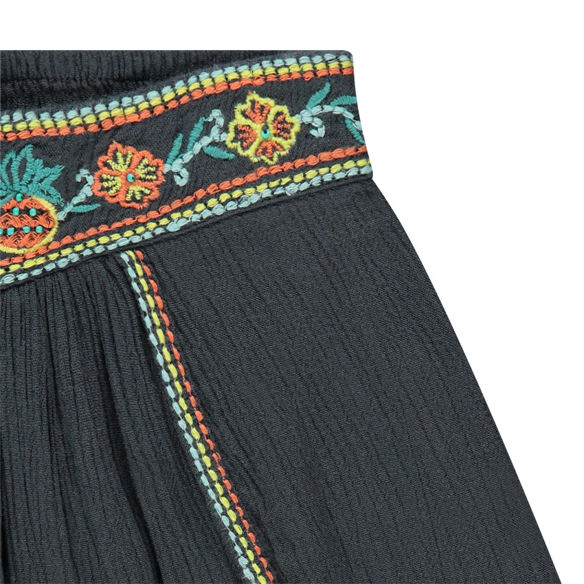 Jupe short en crépon viscose avec broderies 
