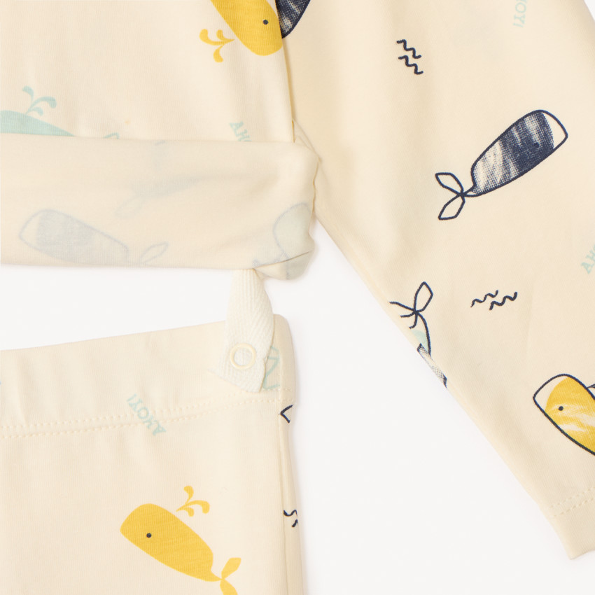 Set pyjama 2 pièces pour bébé garçon avec finitions différentes selon l'âge 