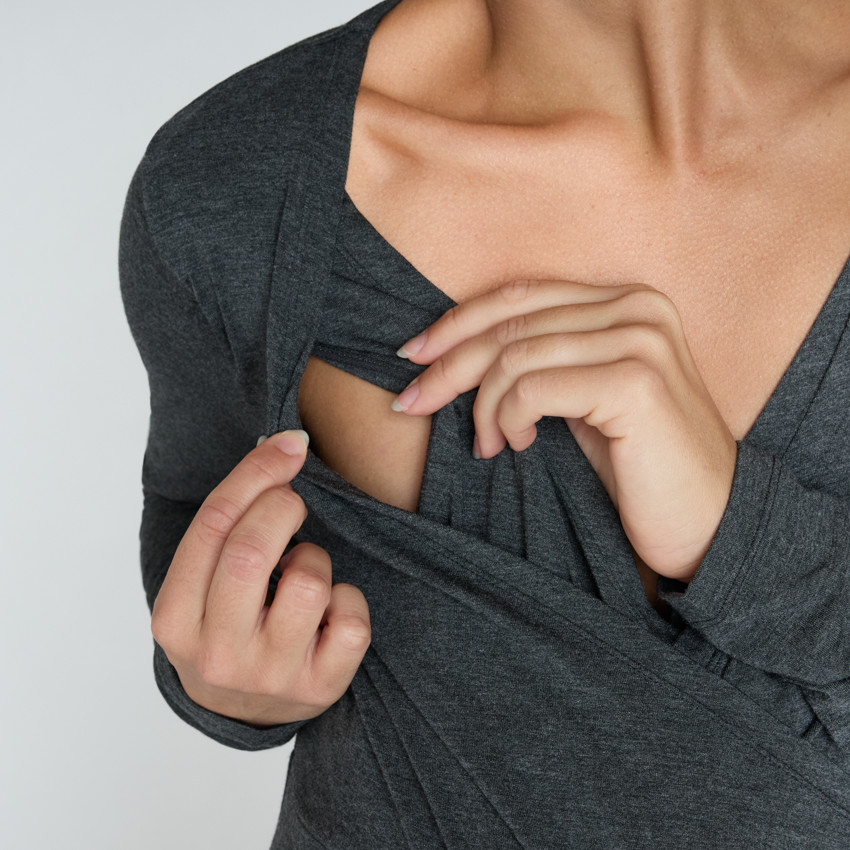 Chemise de nuit de grossesse et d'allaitement brodée 