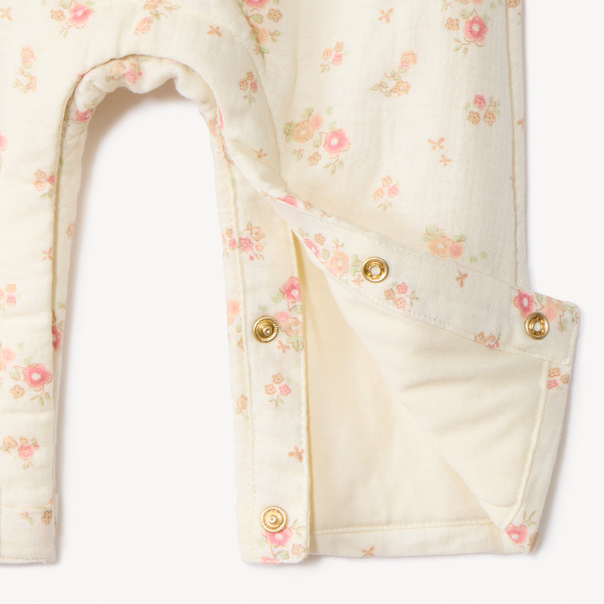 Ensemble salopette fleurie + t-shirt manches longues pour bébé fille 