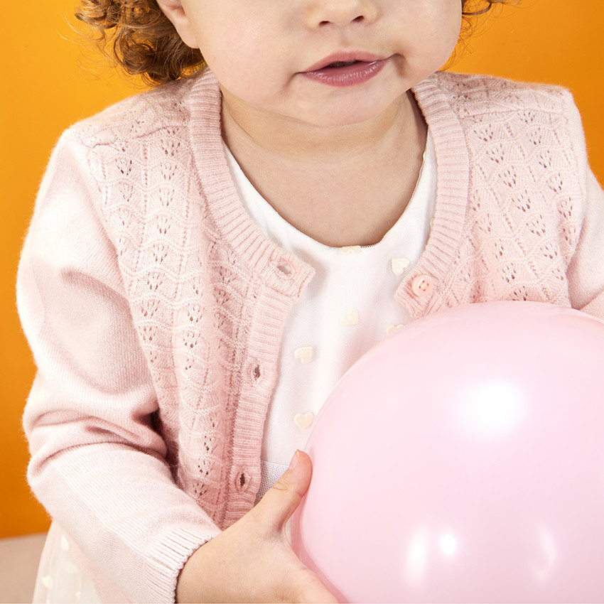 Gilet court en tricot ajouré pour bébé fille 