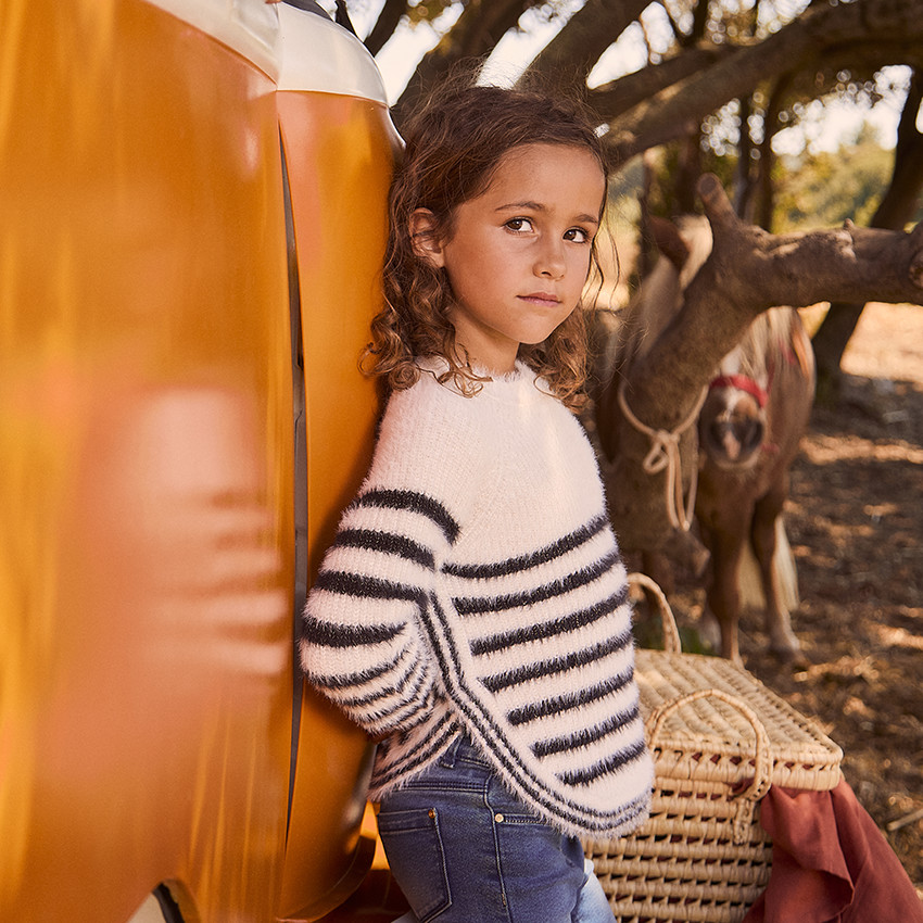 Pull en tricot rayé effet fourrure pour fille 