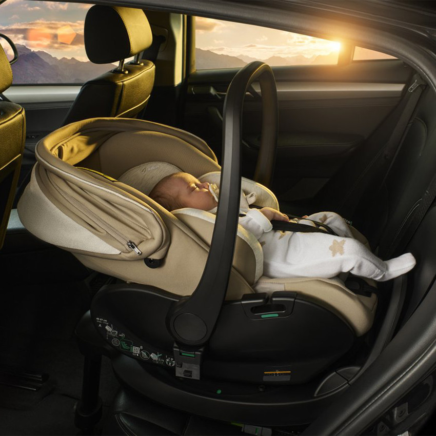 Siège-auto i-Size First-Seat Recline 40-87 cm black satin 