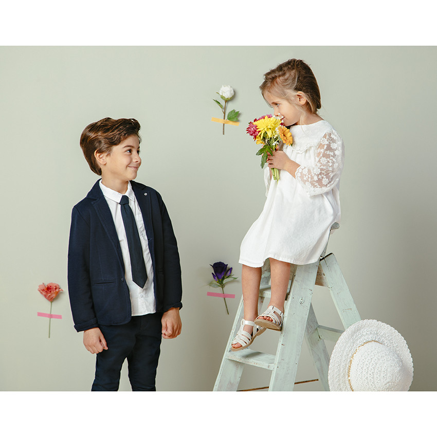 Robe de cérémonie blanche à détails en tulle brodé 