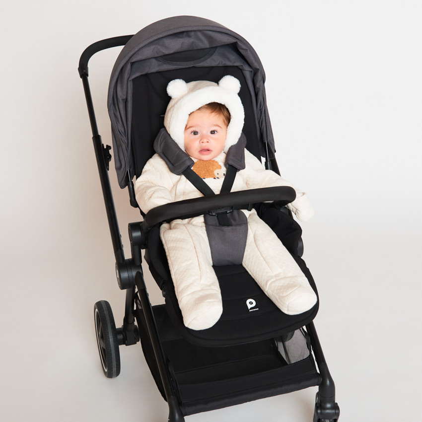 Combi-pilote broderie hérisson pour bébé garçon avec finitions différentes selon l&#39;âge