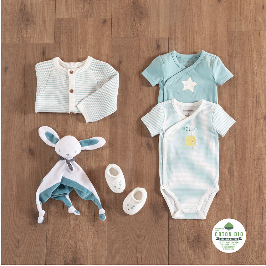 Chaussons en tricot à détails brodés 